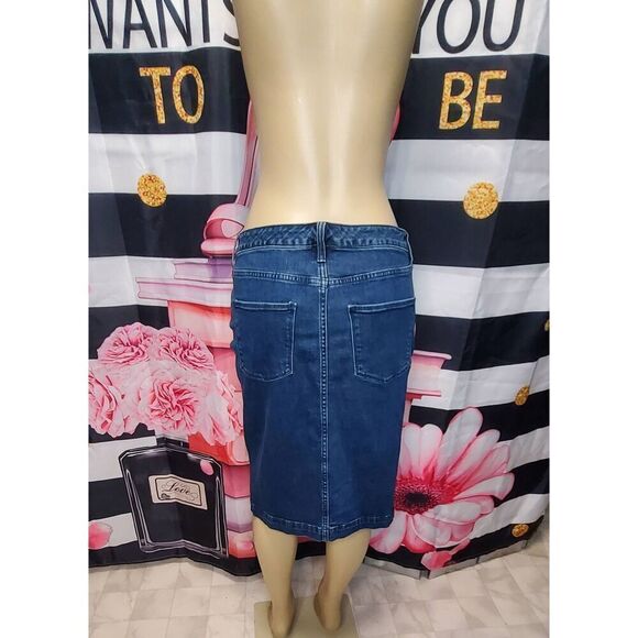 Universal Thread skirt - Picture 2 of 5